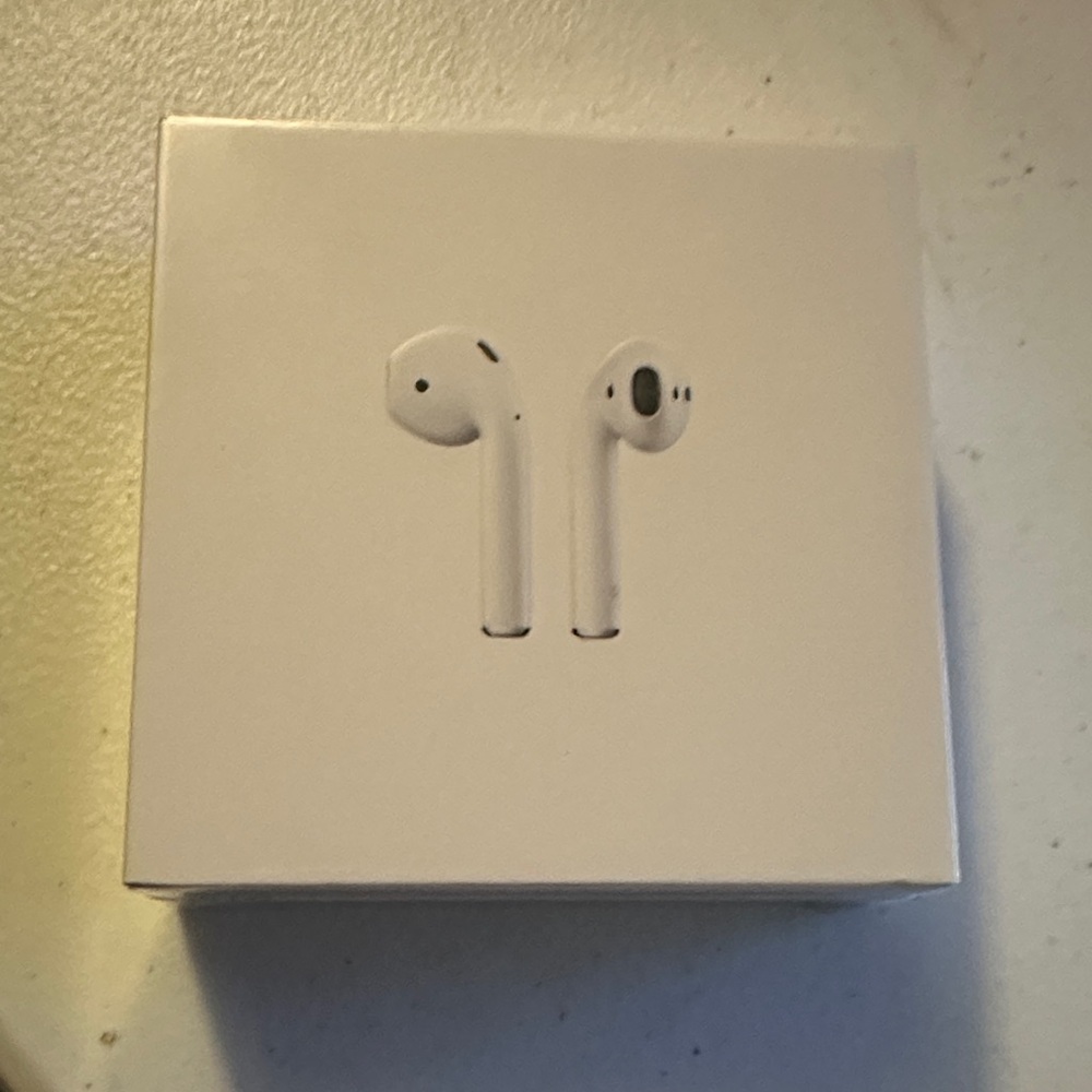 Apple AirPods in Classic White